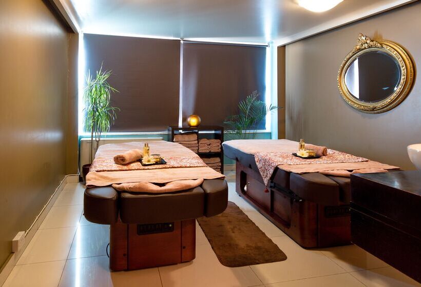 هتل Ax The Palace