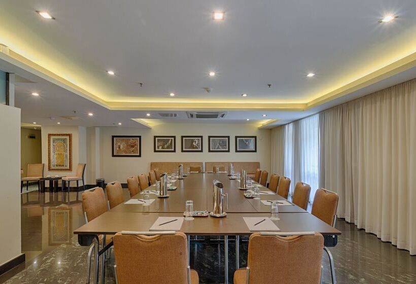 هتل Ax The Palace