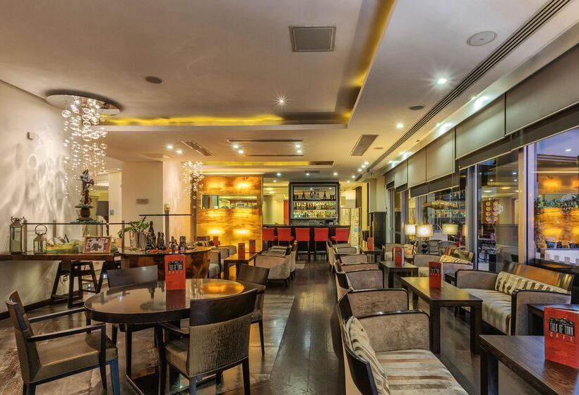 هتل Ax The Palace