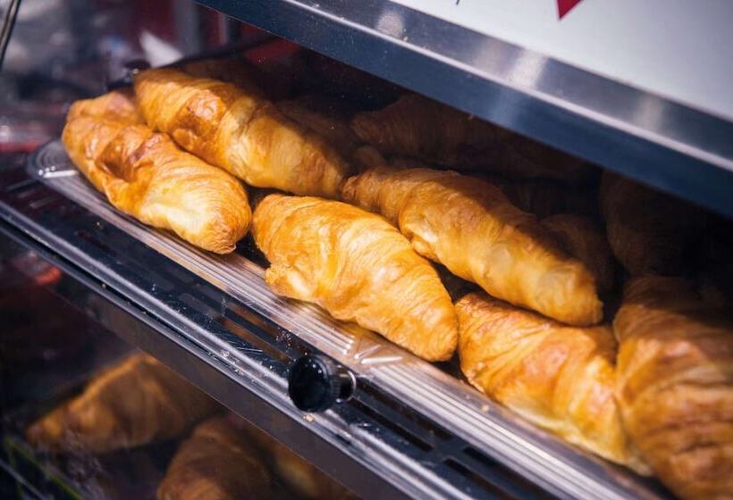 Отель Vienna House By Wyndham Andel S Cracow