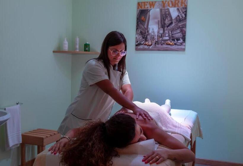 בית מלון כפרי Villa Zina Family Resort