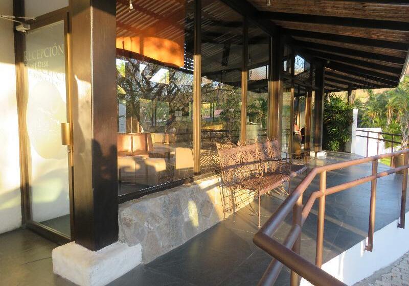 هتل Villas Sol Beach Resort