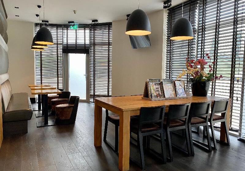 Xo Hotels Blue Tower