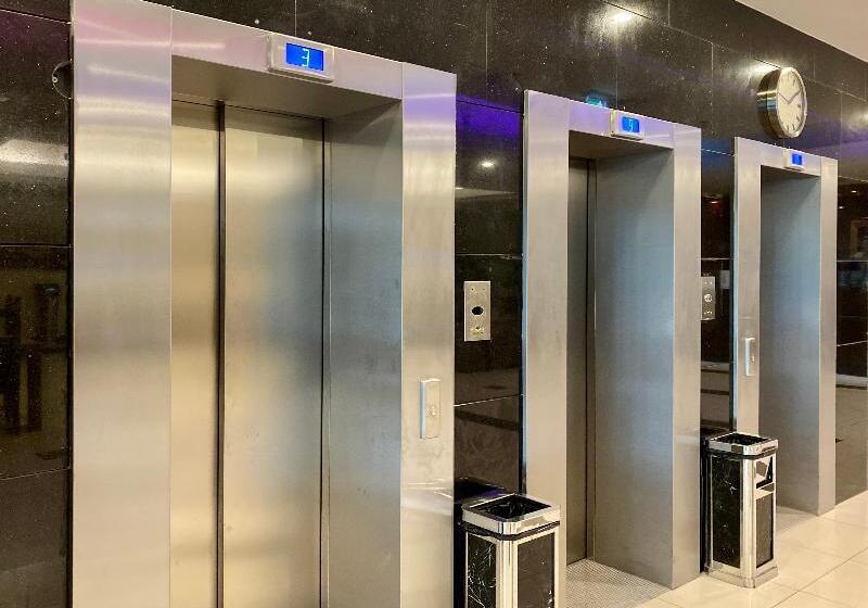 Xo Hotels Blue Tower