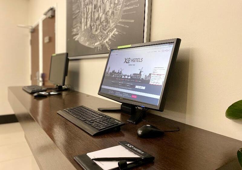 Xo Hotels Blue Tower