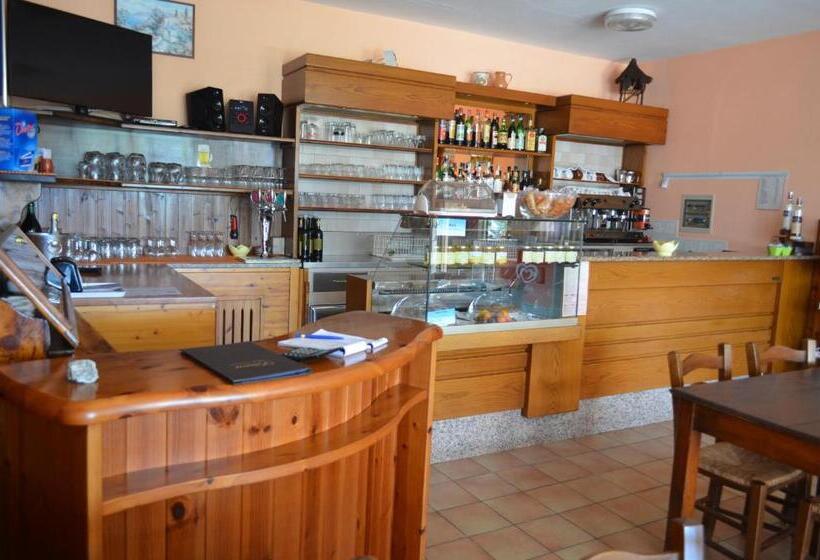 Отель Albergo Diana