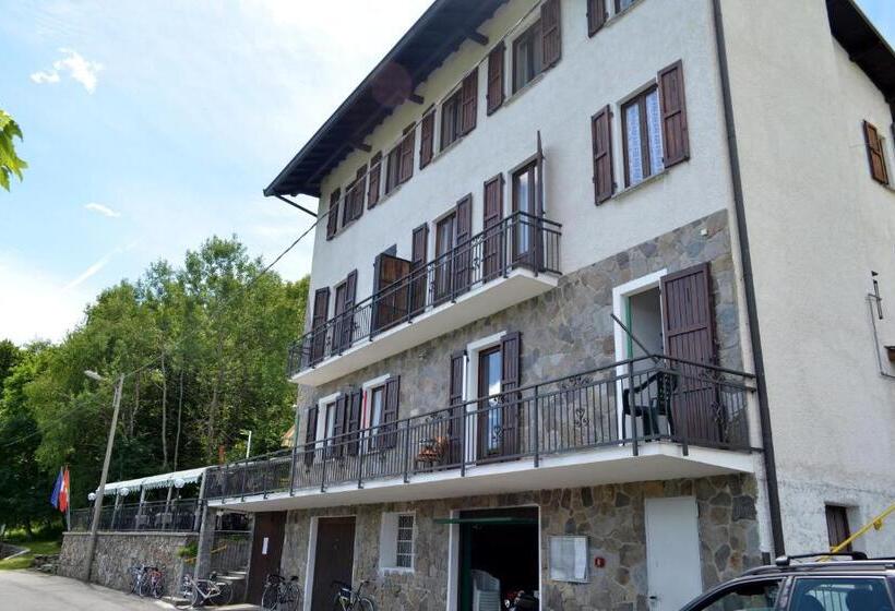 Отель Albergo Diana