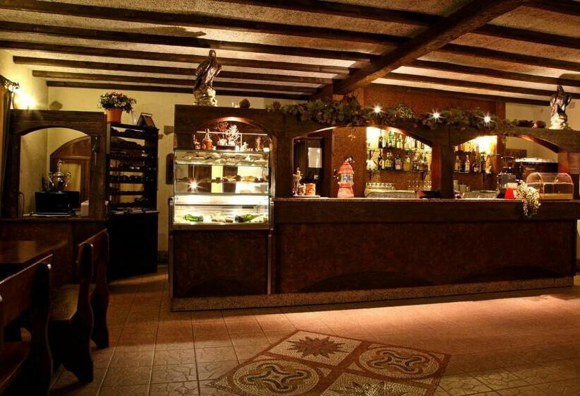 Chalet Sul Lago Hotel In Montagna