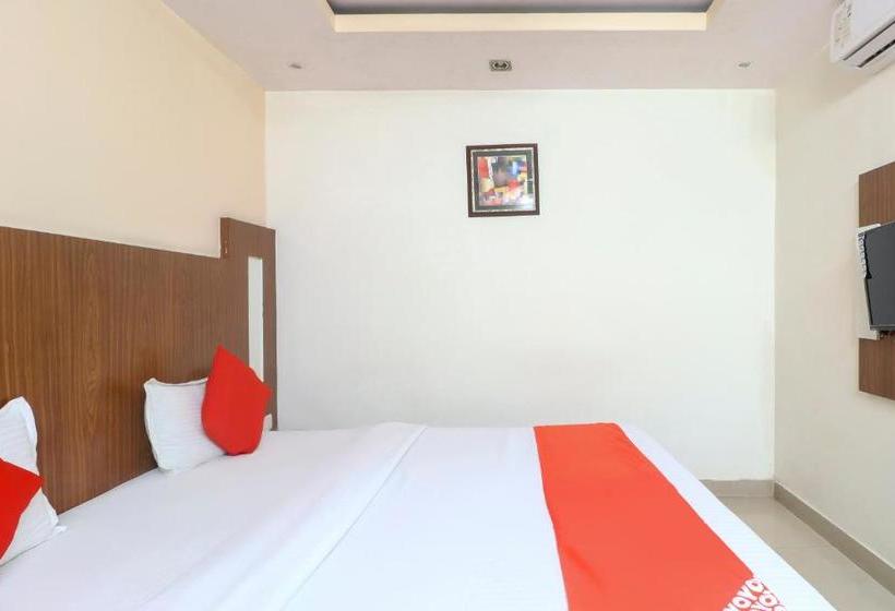 בית מלון כפרי Oyo 4710  Priya Palace