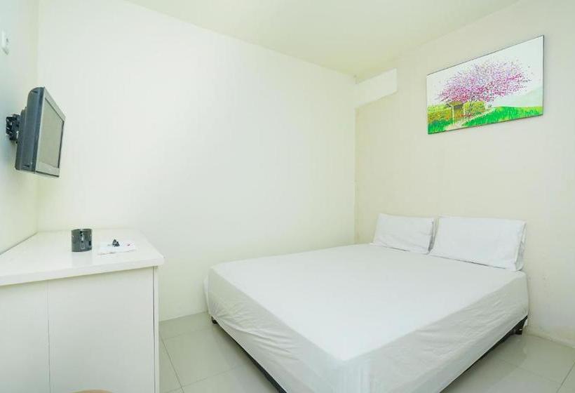 ホテル Oyo Life 2516 Tonysugenx Residence Near Rsu Siloam Hospital Surabaya Kota Surabaya