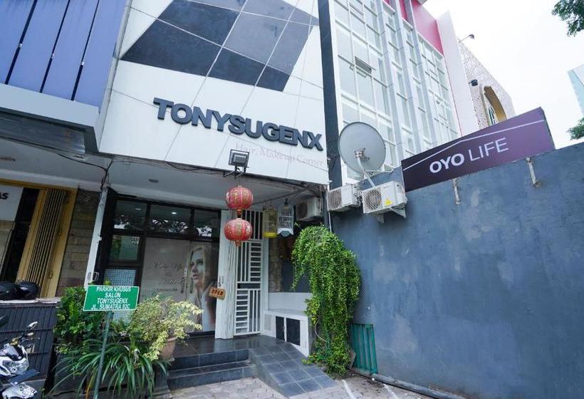 ホテル Oyo Life 2516 Tonysugenx Residence Near Rsu Siloam Hospital Surabaya Kota Surabaya