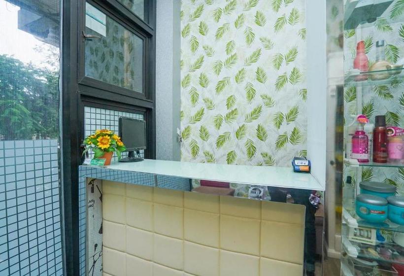 ホテル Oyo Life 2516 Tonysugenx Residence Near Rsu Siloam Hospital Surabaya Kota Surabaya