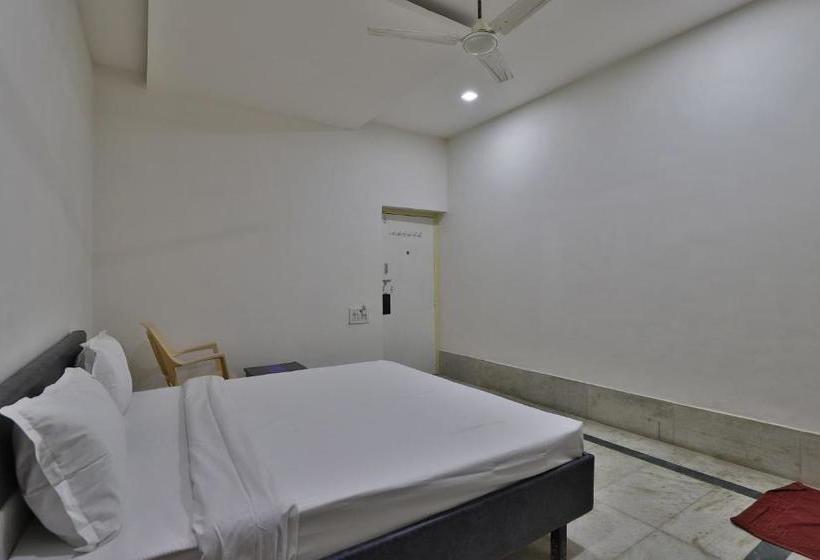 ホテル Spot On 39918 Pakas