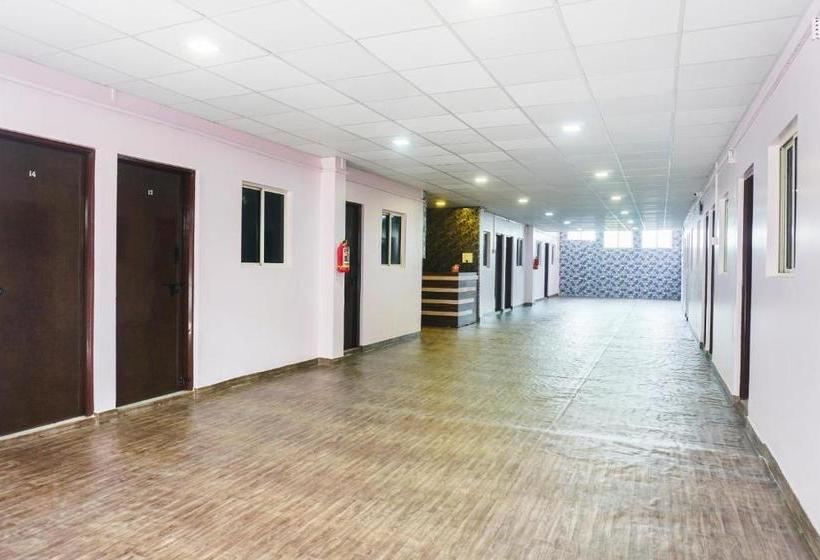 ホテル Spot On 43036 Gokul Lodge And Mauli Pure Veg Restaurant