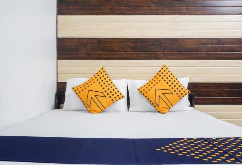 Отель Spot On 43036 Gokul Lodge And Mauli Pure Veg Restaurant