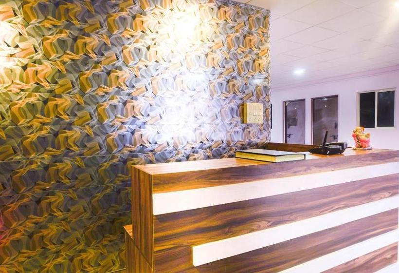 Отель Spot On 43036 Gokul Lodge And Mauli Pure Veg Restaurant