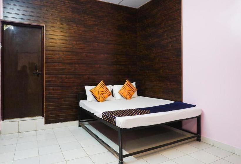 Отель Spot On 43036 Gokul Lodge And Mauli Pure Veg Restaurant