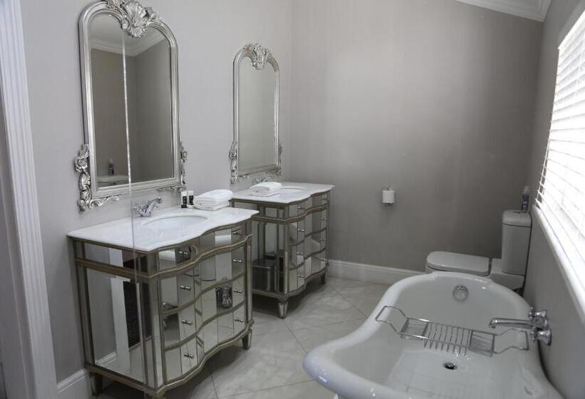 בית מלון כפרי The Kingsman Boutique