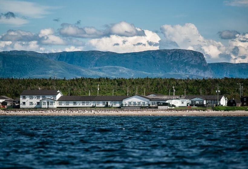 Shallow Bay Motel & Cabins Conference Centre