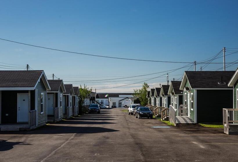 Shallow Bay Motel & Cabins Conference Centre