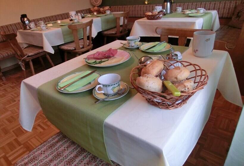 ベッドアンドブレックファースト Ferienweingut Hirschen Schulstraße