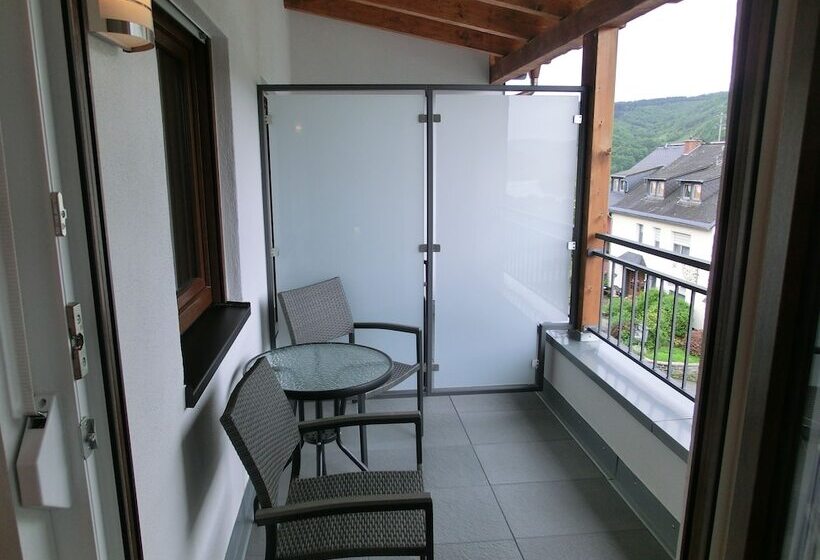 ベッドアンドブレックファースト Ferienweingut Hirschen Schulstraße