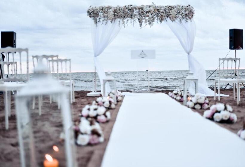 Grand Blue Fafa Resort & Spa