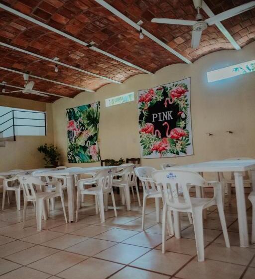 هتل Bungalows Flamingos