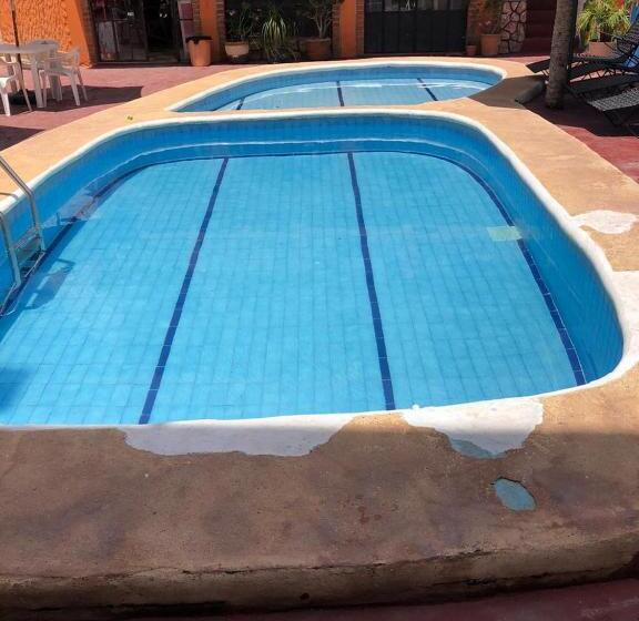 هتل Bungalows Flamingos