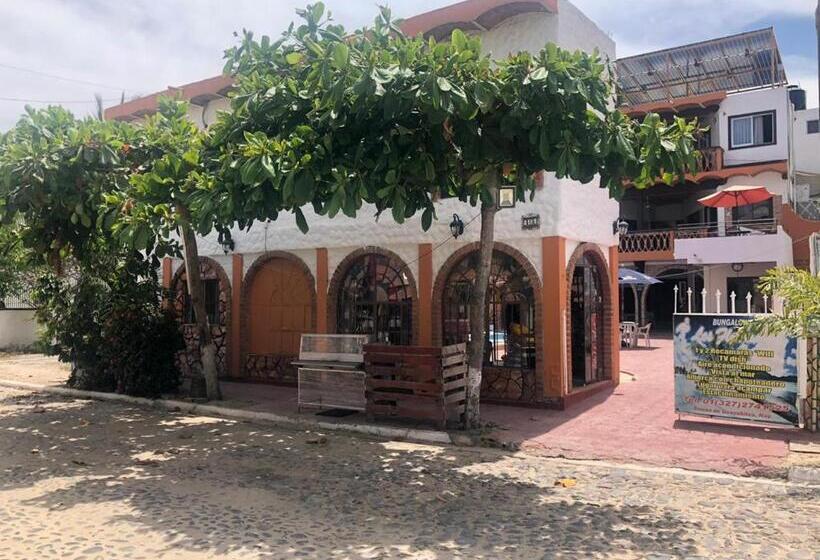 هتل Bungalows Flamingos