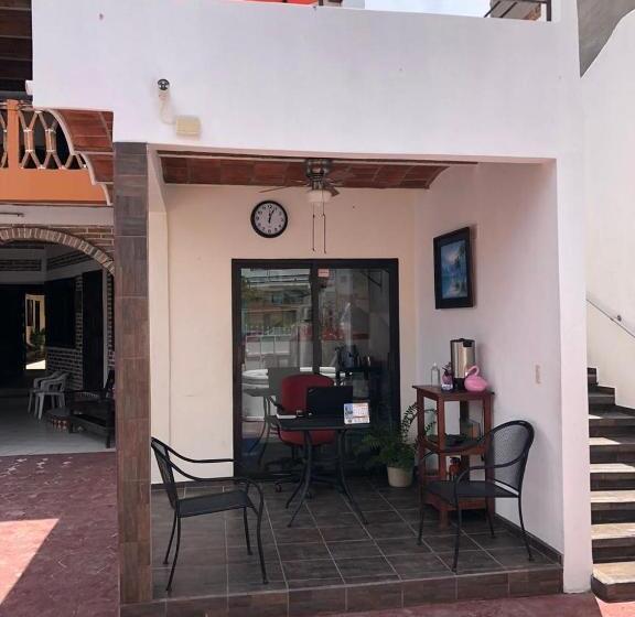 هتل Bungalows Flamingos