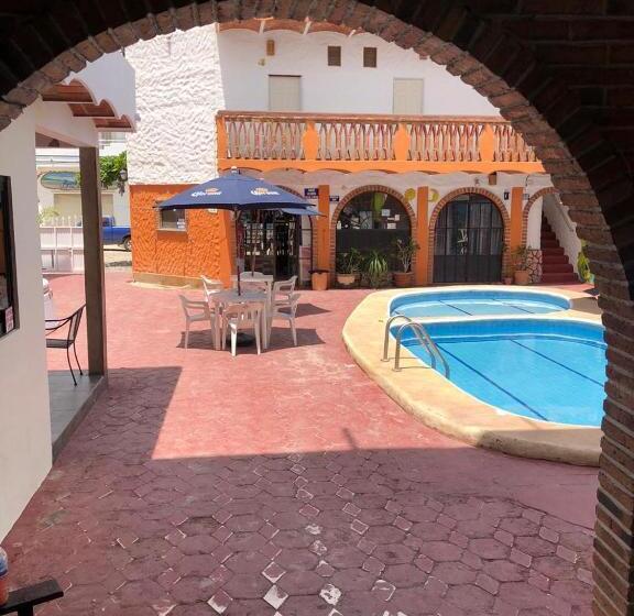 هتل Bungalows Flamingos