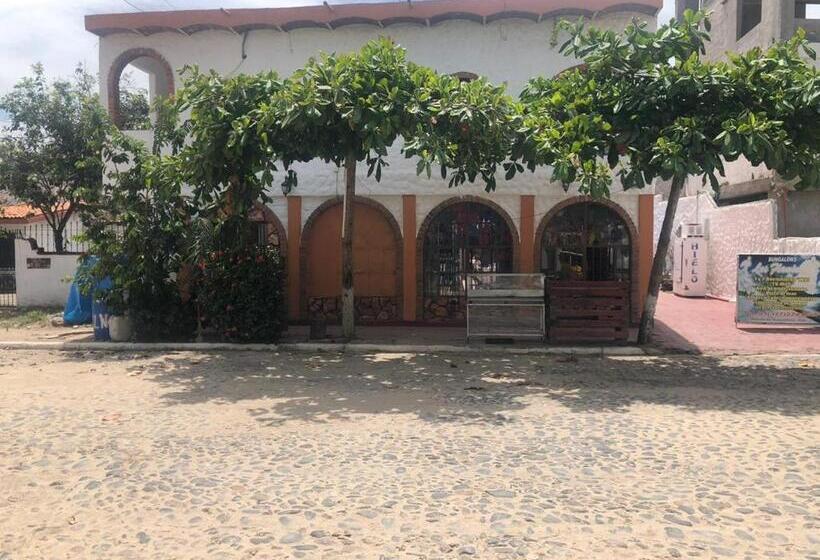 هتل Bungalows Flamingos