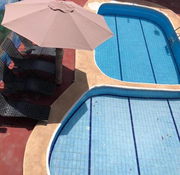 هتل Bungalows Flamingos