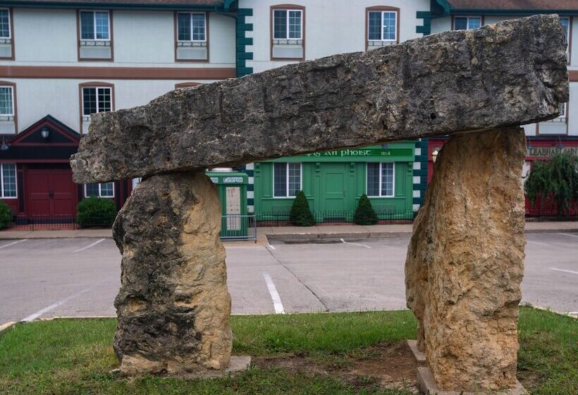 酒店 Irish Cottage Inn & Suites