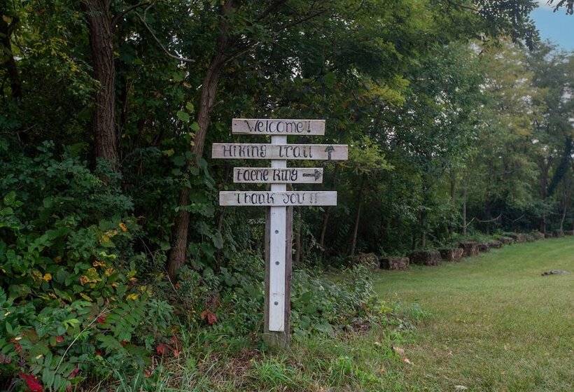 酒店 Irish Cottage Inn & Suites