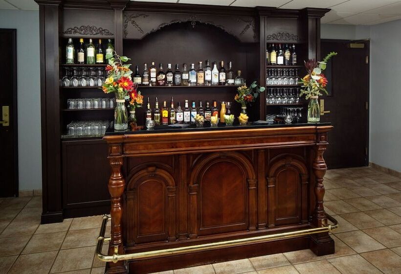 酒店 Irish Cottage Inn & Suites