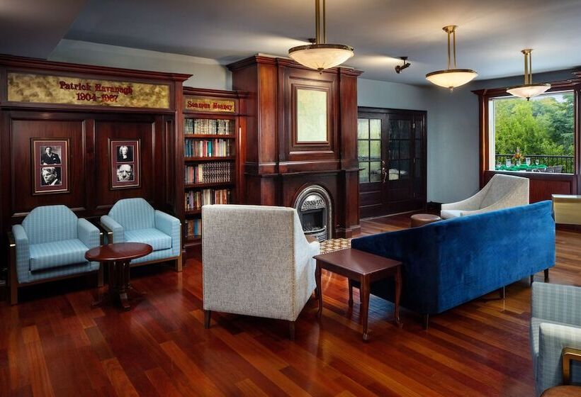 酒店 Irish Cottage Inn & Suites