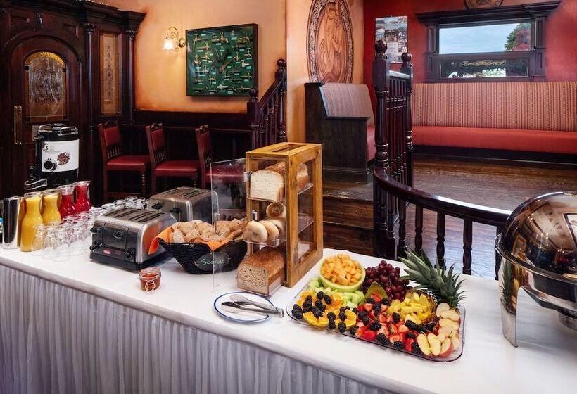 酒店 Irish Cottage Inn & Suites