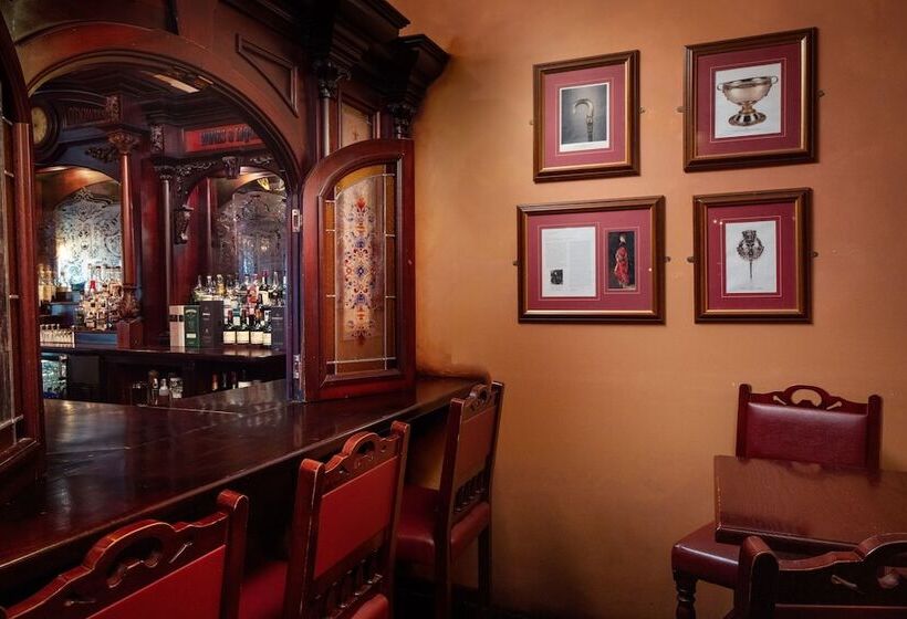 酒店 Irish Cottage Inn & Suites