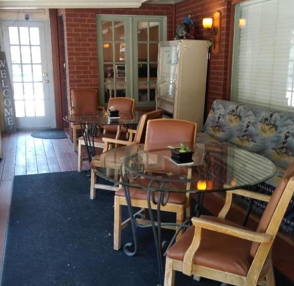 فندق على الطريق The Charin Inn