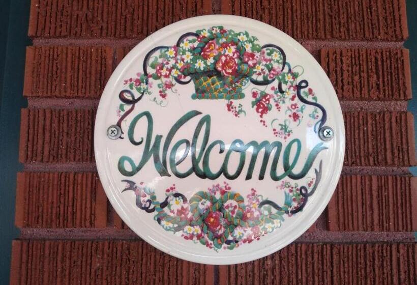 فندق على الطريق The Charin Inn