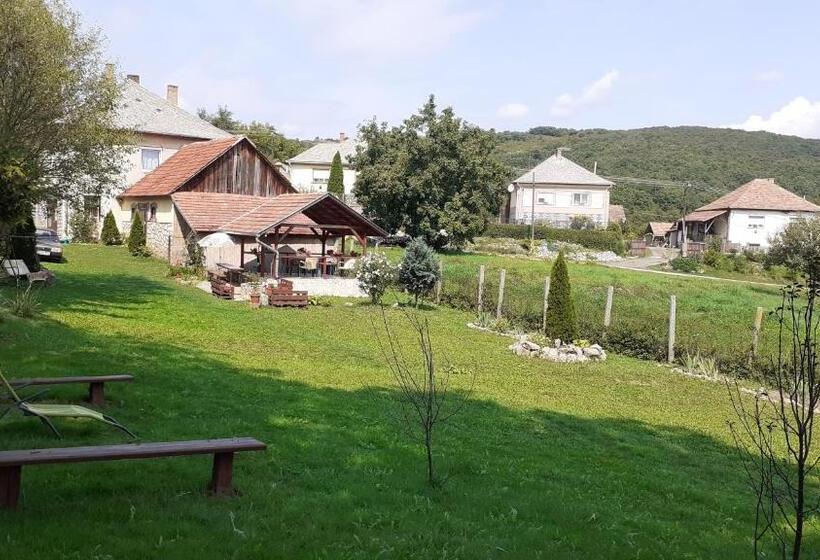 פנסיון Szakál Vendégház