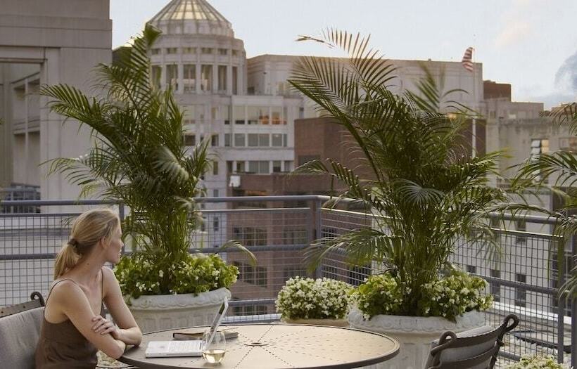 Отель Aka White House