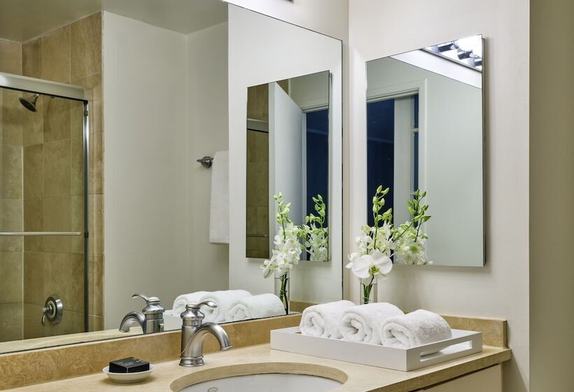 Отель Aka White House