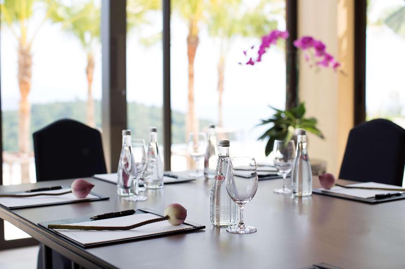 בית מלון כפרי Anantara Layan Phuket Resort