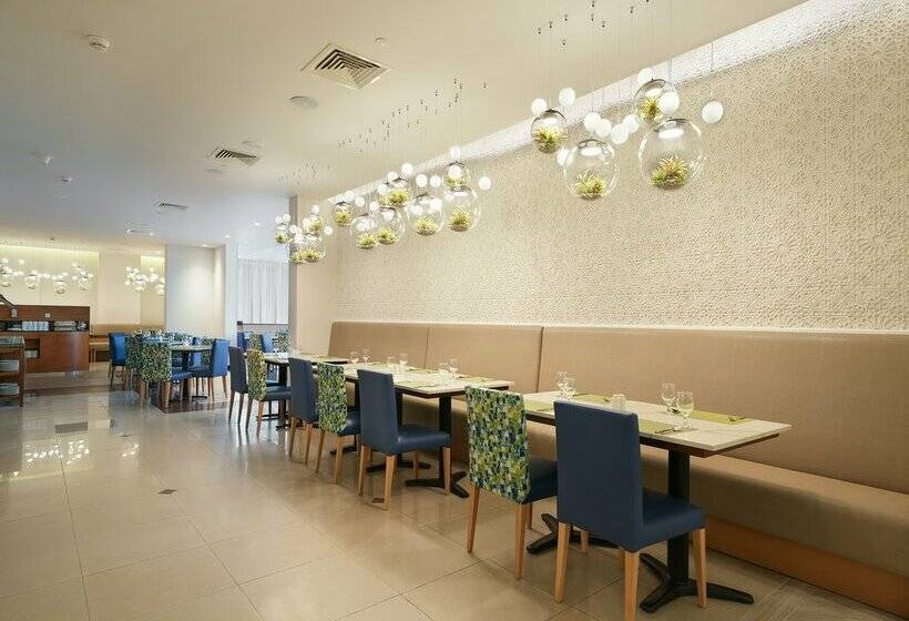 هتل Arabian Park Dubai, An Edge By Rotana