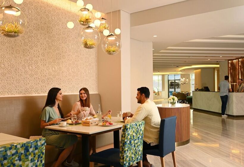 هتل Arabian Park Dubai, An Edge By Rotana