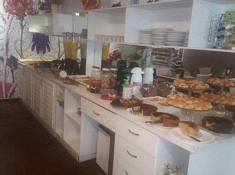 Отель Aton Plaza