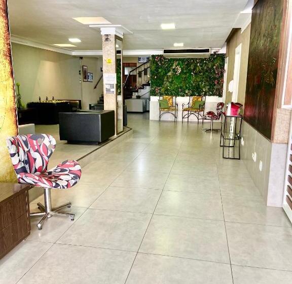 Отель Aton Plaza